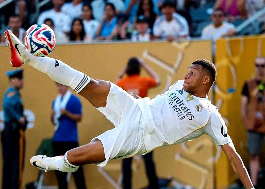 包含姆巴佩焦点对战，德布劳内与40激战尤文图斯分钟，锐不可当胜负难料！引发球迷热议的词条