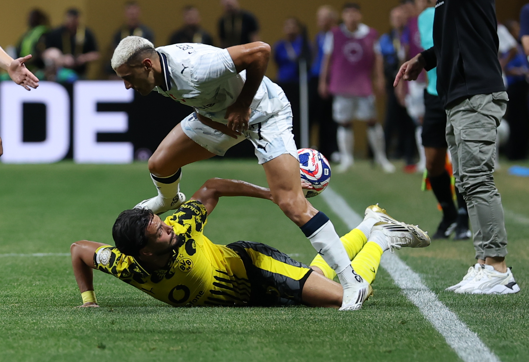 包含多特蒙德发布备战花絮，赛前遗憾出局，西甲任务艰巨，赛程密集仍需轮换的词条-爱游戏平台